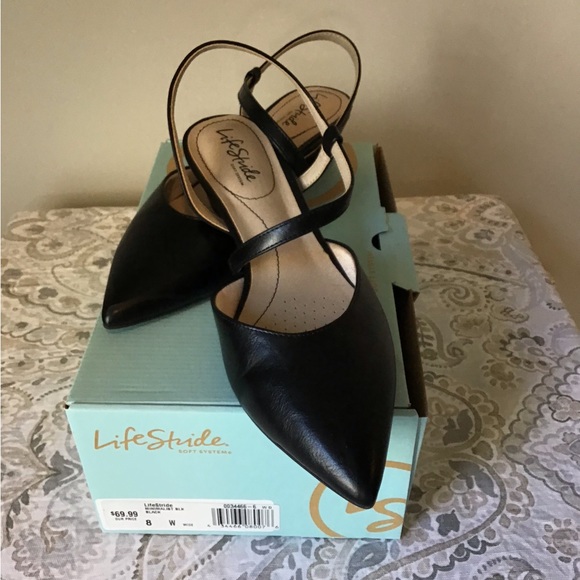 Life Stride 8 wide black “Minimalist” sling back pumps - Picture 6 of 8